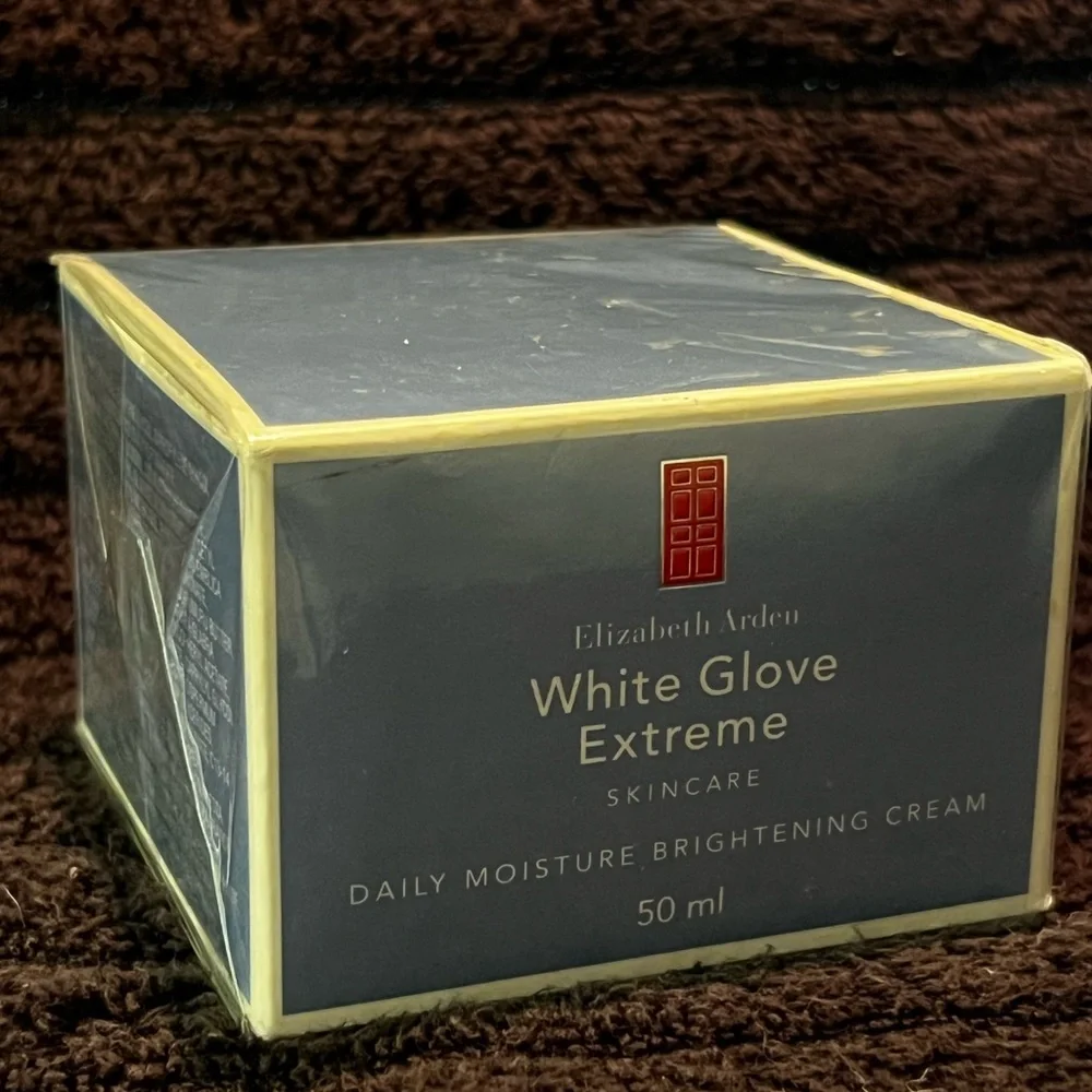 NIB SEALED Elizabeth Arden White Glove Extreme Daily Moisture Brightening Cream